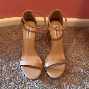 Brand new never worn Steve Madden nude high heels